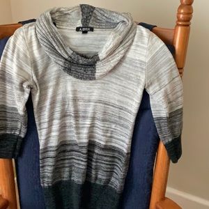 Women’s sweater A Byer small